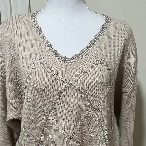 Chic Beige Embroidered V-Neck Sweater - Picture 3 of 10